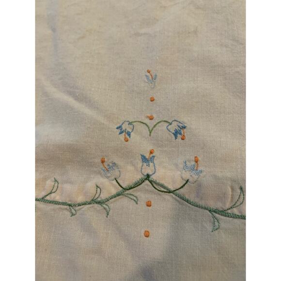 Handmade Tablecloth Oval 96"x62" Beige Machine Embroidery Pink Roses Tendrils - Picture 6 of 9